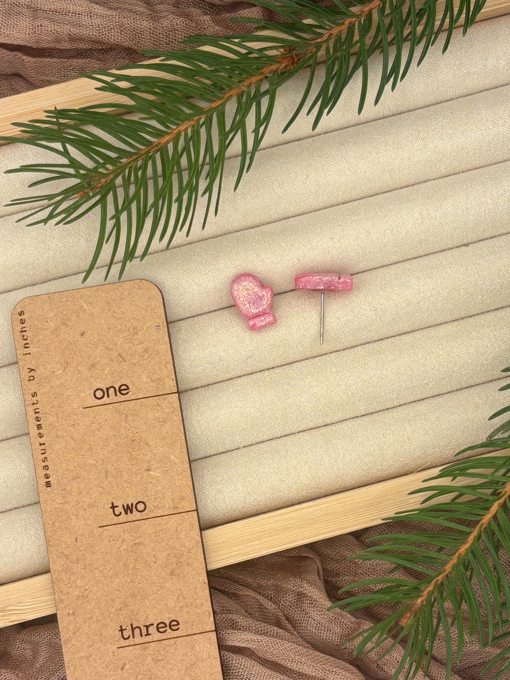 Shimmer Mittens Studs